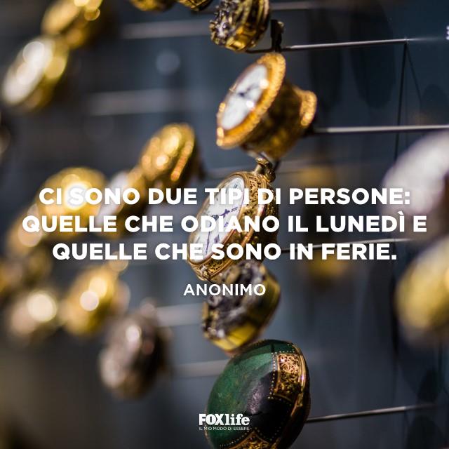 Tipi di persone del lunedì Orologi appesi al muro