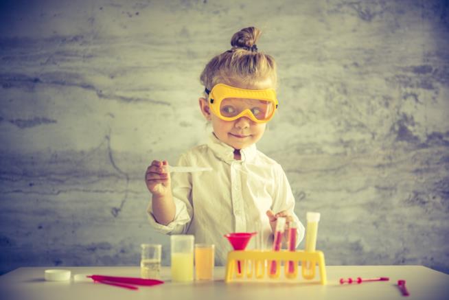 Donne scienziato: i grandi nomi della ricerca Bimba scienziato