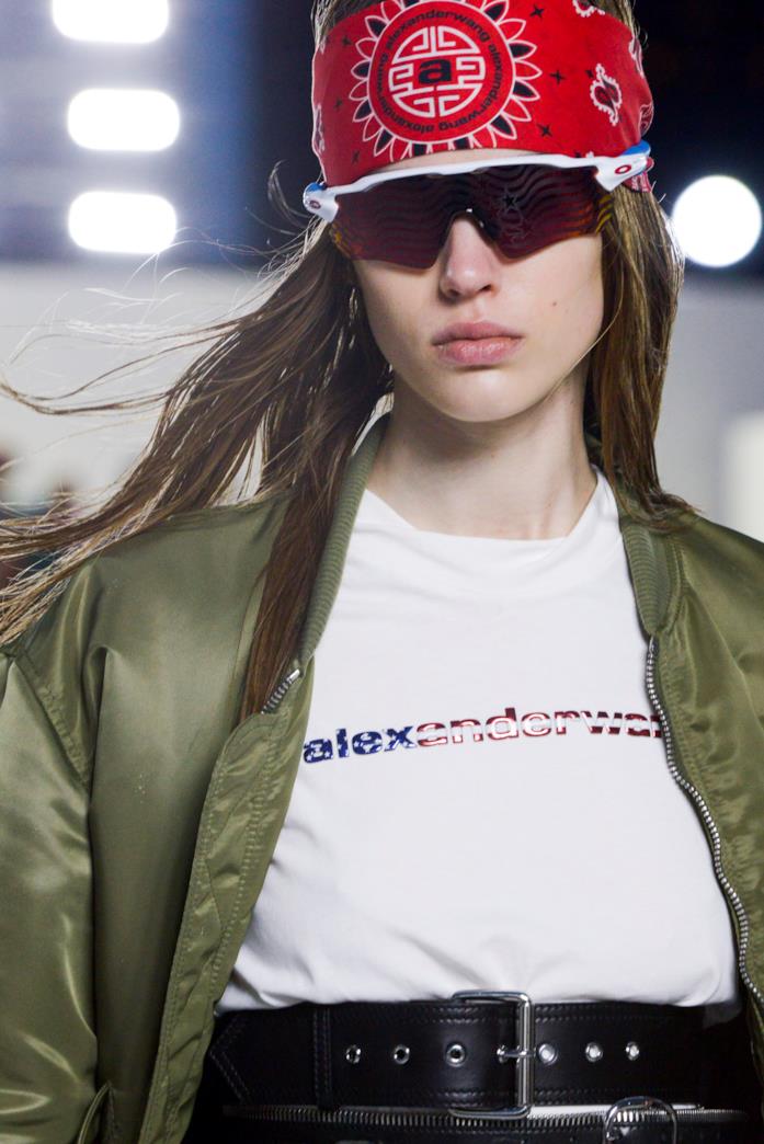 Occhiali da sole 2019 di Alexander Wang Modella che indossa occhiali 2019 di Alexander Wang