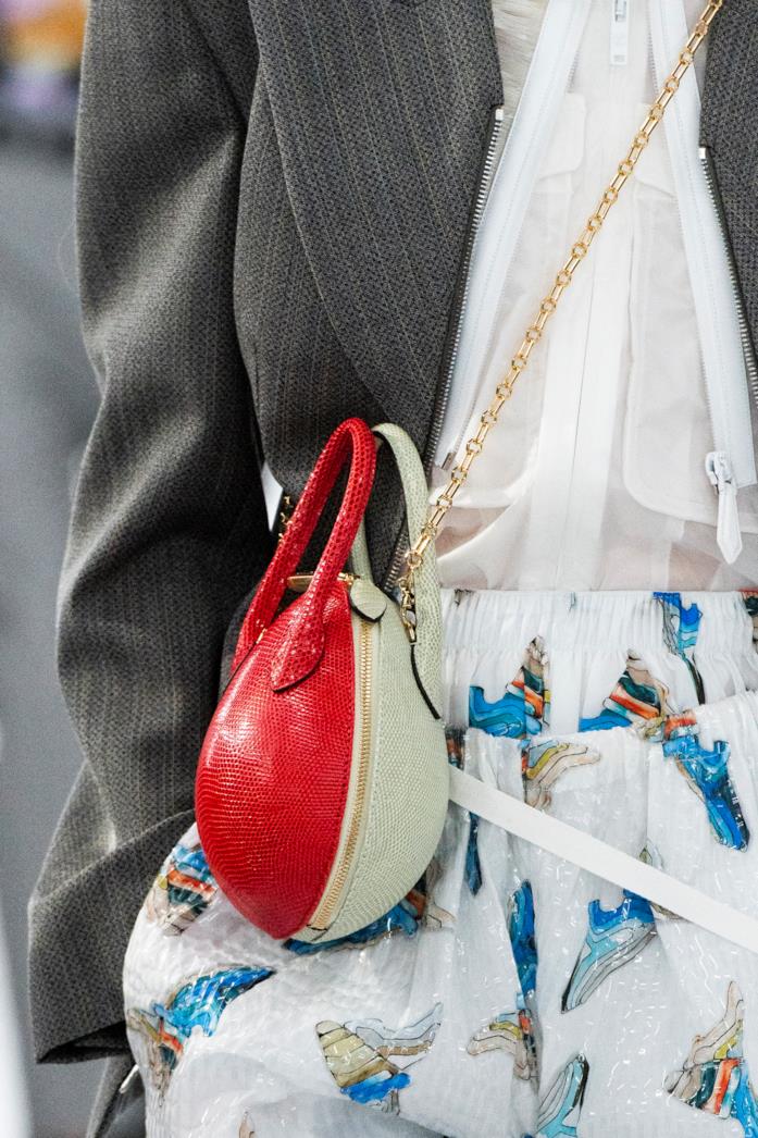 La borsa a palloncino proposta da Louis Vuitton Borsa a palloncino bicolor per LV