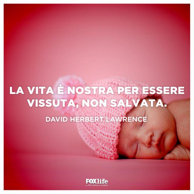 Frase Lawrence Neonato mentre dorme