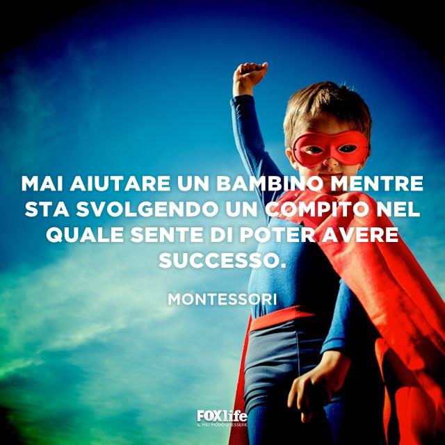 Frase Montessori Bambino vestito da superman