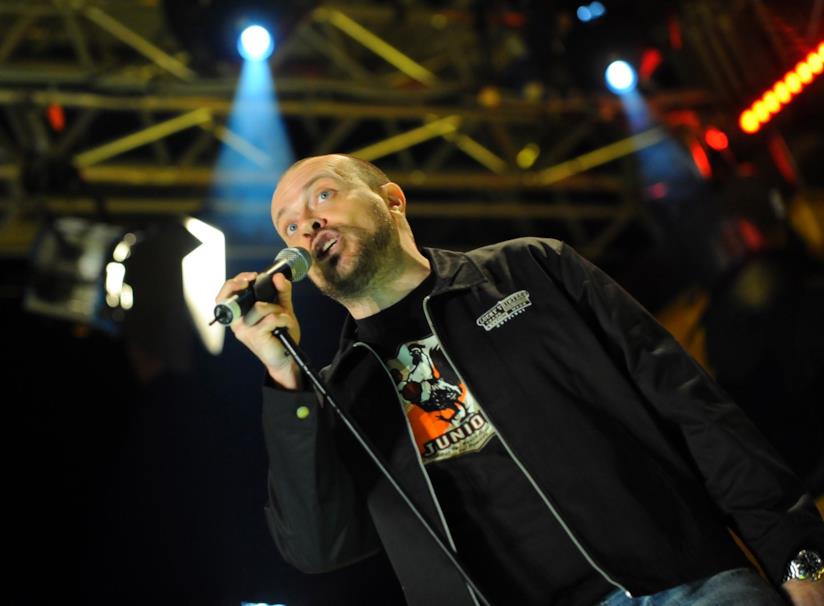 Max Pezzali, matrimonio a sorpresa con Debora Pelamatti Max Pezzali