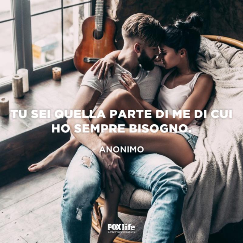 Frase dolce anonima Coppia seduta insieme su una poltrona