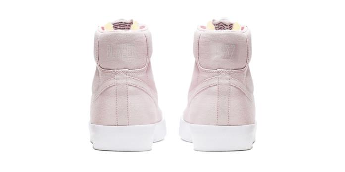 Blazer Mid Rosa e bianco Sneakers modello Blazer Mid 77 in tela rosa con inserti in camoscio e dettagli bianchi