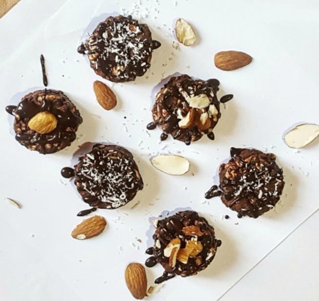Merendine fit Piccoli bocconcini con cioccolato e mandorle
