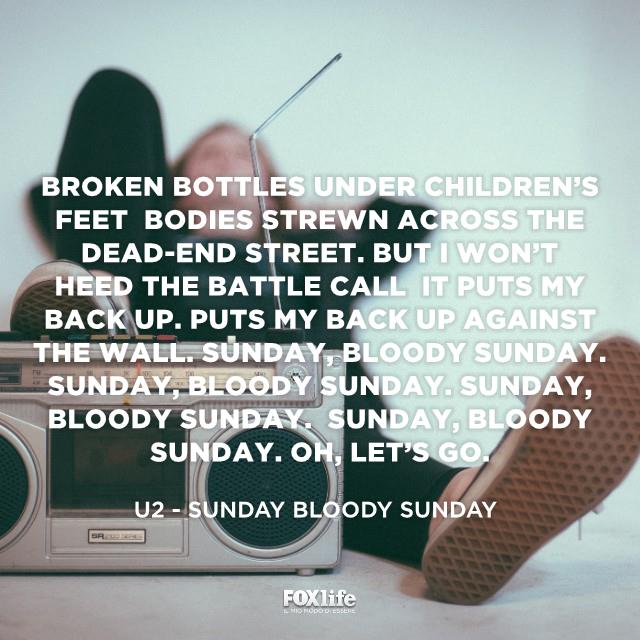 Citazione u2 Ragazzo con uno stereo antico