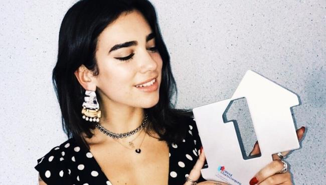 Dua Lipa in vetta alla classifica singoli UK con New Rules Dua Lipa al numero uno nella chart UK con New Rules