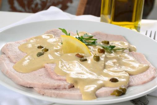 Vitello tonnato con salsa alla maionese e capperi Vitello tonnato con capperi
