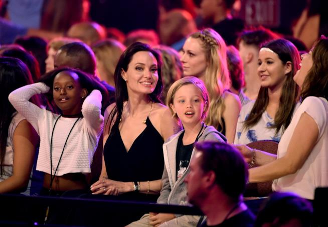 Shiloh Pitt sta per sottoporsi a un primo trattamento ormonale? Shiloh Pitt con Angelina Jolie e Zahara