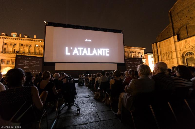 L'Atalante, film per Il Cinema Ritrovato Bologna ph. Lorenzo Burlando Piazza Maggiore di Bologna schermo Il Cinema Ritrovato