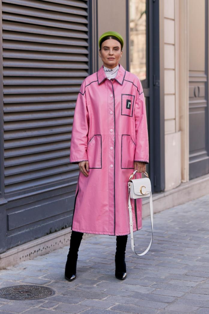 Trench in pelle: come indossarlo nell'autunno 2019 Look con trench in pelle rosa