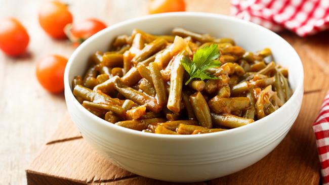 Fagiolini alla pugliese: la ricetta con i pomodori pelati e i trucchi di cottura Fagiolini alla pugliese