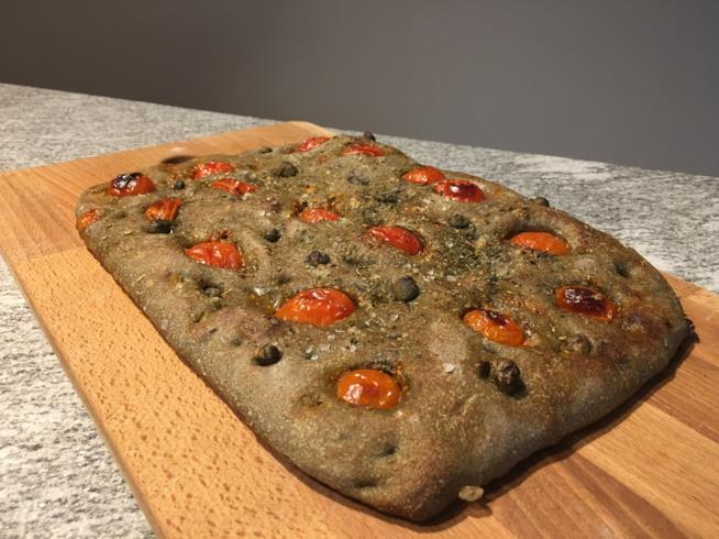 Focaccia alta con farina di grano arso e lievito madre Focaccia alta con farina di grano arso e lievito madre