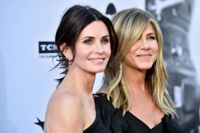 Reunion da star: gli attori che si sono re-incontrati in una serie TV Jennifer Aniston e Courtney Cox