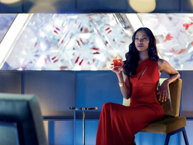 Sollima ha diretto Zoe Saldana nel nuovo corto Campari Red Diaries Zoe Saldana in una scena di Campari Red Diaries - The Legend of Red Hand