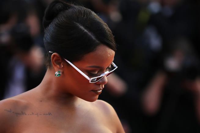 Rihanna: uno stalker a casa sua Rihanna in primo piano