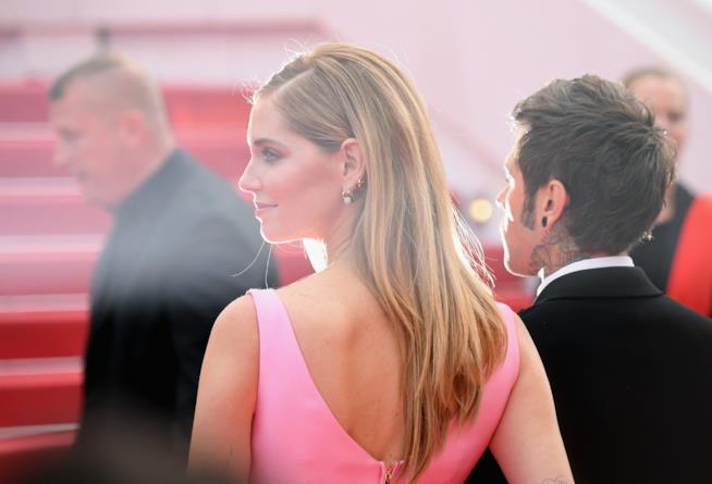 Il volo Alitalia per il matrimonio dei Ferragnez è stato personalizzato dalla coppia Chiara Ferragni e Fedez