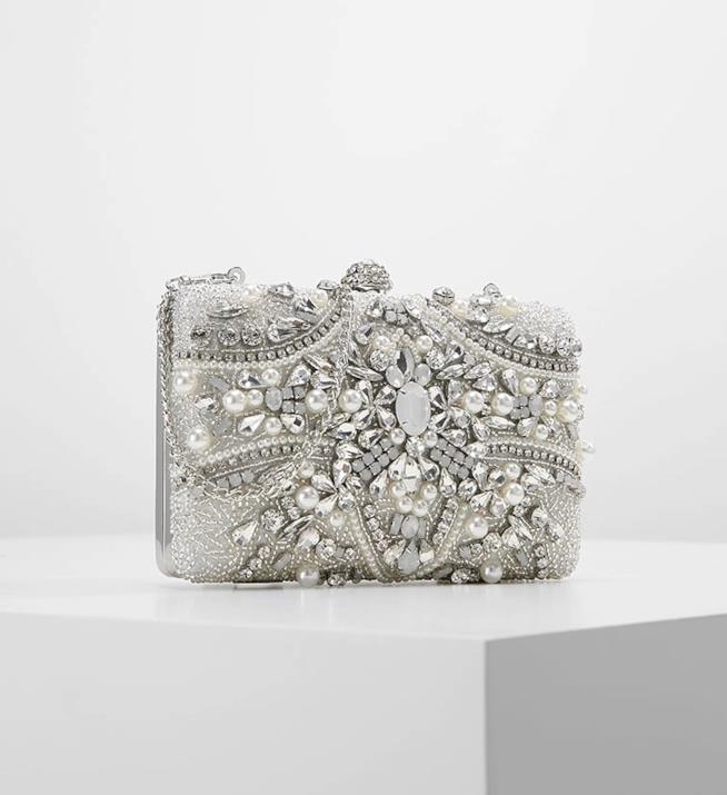 Tutti i must have fashion che non passeranno mai di moda La clutch gioiello per le cerimonie