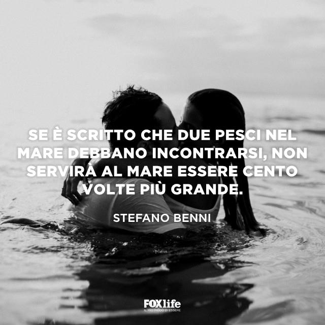 Citazione Benni Coppia si bacia in mezzo all'acqua
