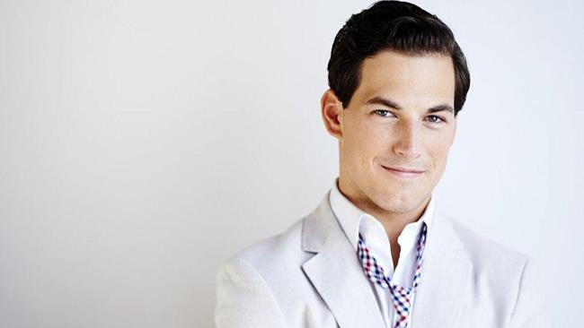 Giacomo Gianniotti nei panni del dottore DeLuca ammalia le fan di Grey's Anatomy Giacomo Gianniotti alias dr. DeLuca in Grey's Anatomy