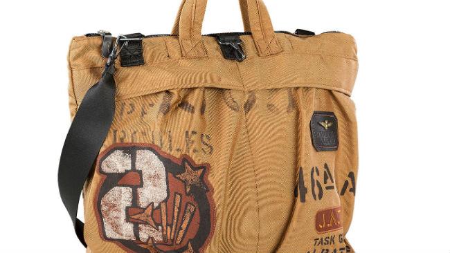 La shopper di Aeronautica Militare Il brand Aeronautica Militare punta sulla shopper casual