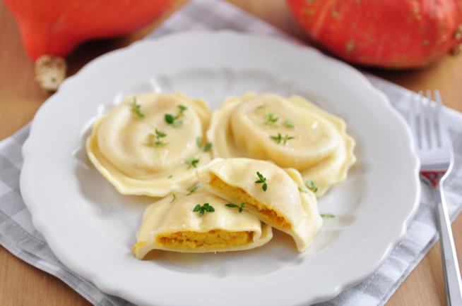 Tortelli mantovani ripieni di zucca Tortelli mantovani con zucca e formaggio