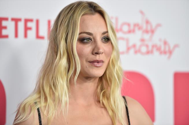 La risposta di Kaley Cuoco a chi la critica perché non porta il reggiseno Kaley Cuoco