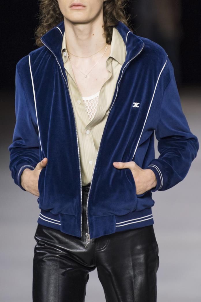Bomber in velluto proposto in passerella da Celine Bomber in velluto di Celine per la PE 2020