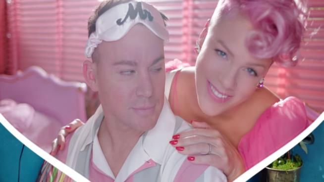 Pink nel video di Beautiful Trauma Un primo piano di Pink nel video di Beautiful Trauma