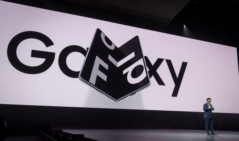 Nel 2019 potrebbero arrivare altri due dispositivi pieghevoli di Samsung, tra cui uno simile al Mate X di Huawei Il Galaxy Fold mostrato durante l'evento Unpacked 2019