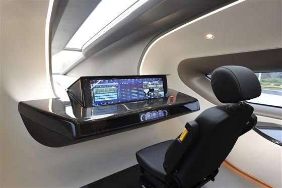 Interno Maglev Un'immagine della plancia di comando del maglev