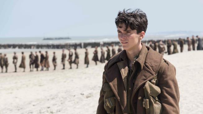 Dunkirk, la guerra vista da Christopher Nolan Una sequenza di Dunkirk con le truppe sulla spiaggia