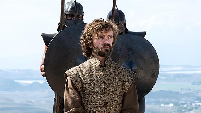 Games of Thrones: la stagione 8 potrebbe avere più episodi del previsto Peter Dinklage alias Tyrion Lannister in una scena di Game of Thrones 6