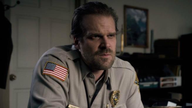 David Harbour (Stranger Things) accetta le richieste dei fan su Twitter David Harbour di Stranger Things