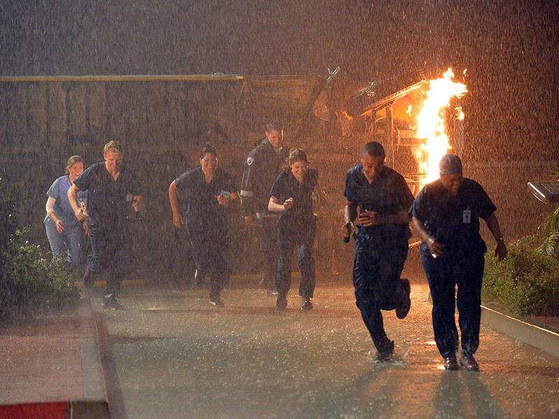Incendio davanti al Grey Sloan Memorial Hospital Uno dei tanti disastri per Meredith & Co.