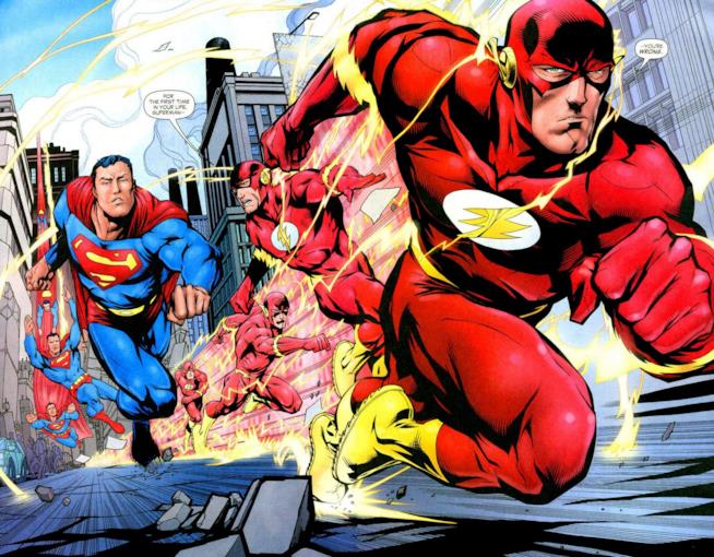 La gara di velocità tra Flash e Superman raggiunge finalmente un traguardo Pagina disegnata in cui Superman e Flash arrivano correndo al traguardo, tenuto in mano da Batman