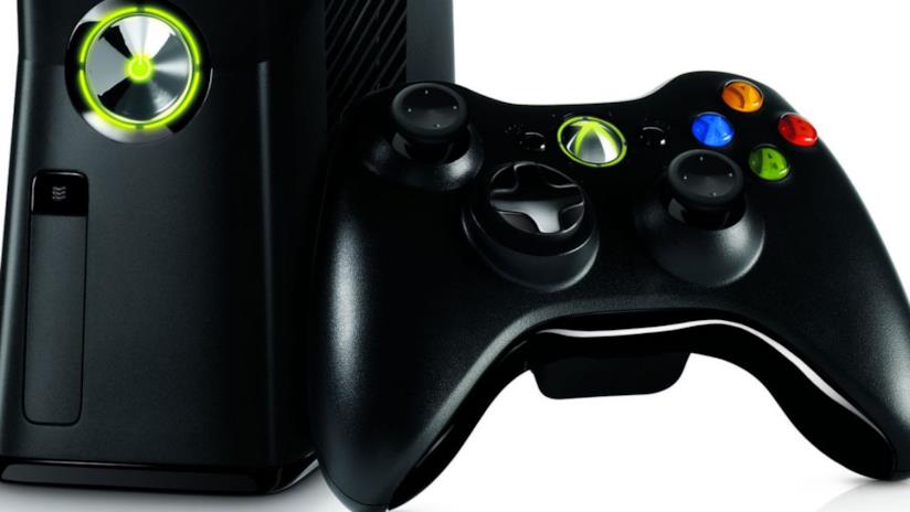 Microsoft interrompe la produzione di Xbox 360 Xbox 360 e il suo controller visti da vicino