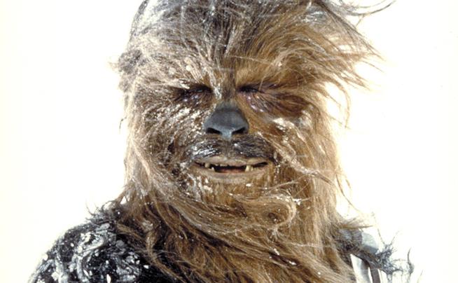 Le origini di Chewbacca nel film Han Solo: a Star Wars Story Chewbacca in una scena di Star Wars L'Impero colpisce ancora