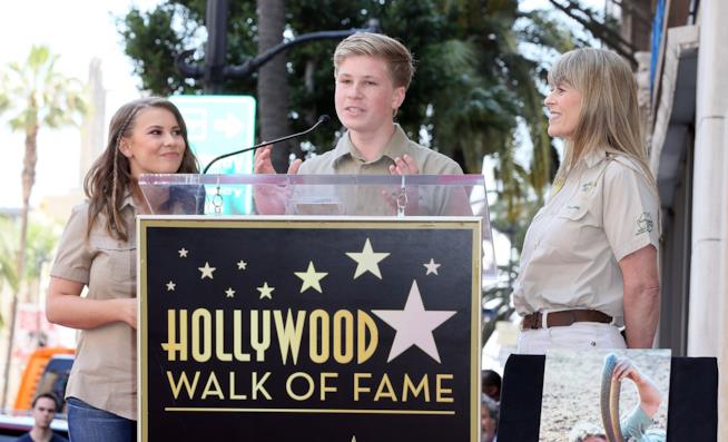 Steve Irwin ha ottenuto una stella sulla Walk of Fame di Hollywood La famiglia di Steve Irwin sulla Walk of Fame