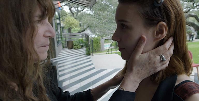 Il cameo di Patti Smith Il cameo di Patti Smith in Song to Song con Rooney Mara