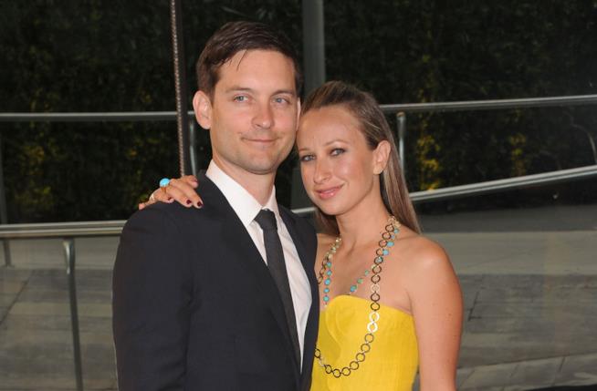 Tobey Maguire divorzia dalla moglie Jennifer Meyer Primo piano di Tobey Maguire e Jennifer Meyer