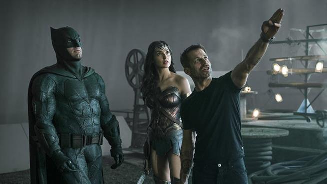 La director's cut di Justice League firmata Snyder è troppo costosa Snyder dirige Affleck e Gadot sul set di Justice League