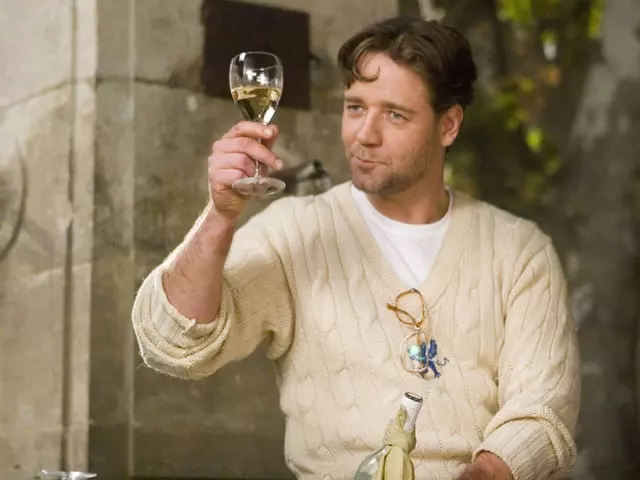 Un'ottima annata Max beve vino in Un'ottima annata