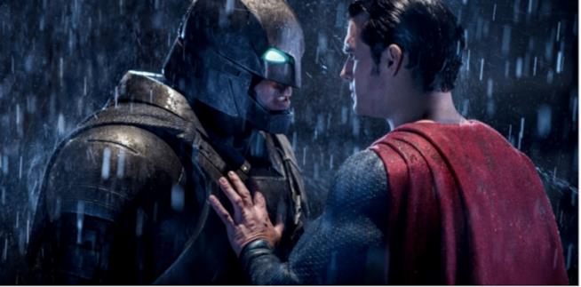 Un utente Vimeo ha creato un video di tutte le allegorie al cinema, all'arte e alla religione presenti nel film Batman V Superman In foto Batman e Superman