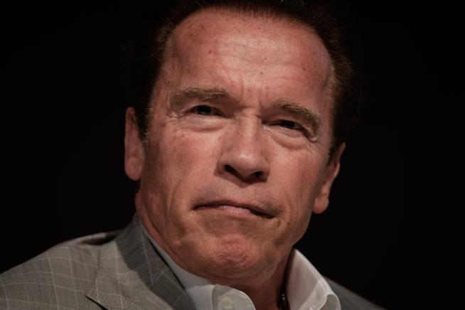 Arnold Schwarzenegger allena Gabriel Luna per il nuovo Terminator Primo piano del titanico Arnold Schwarzenegger