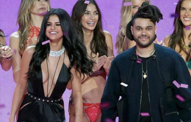 Selena Gomez e The Weeknd faranno un'apparizione ufficiale ai Grammy Un'immagine di Selena Gomez e The Weeknd