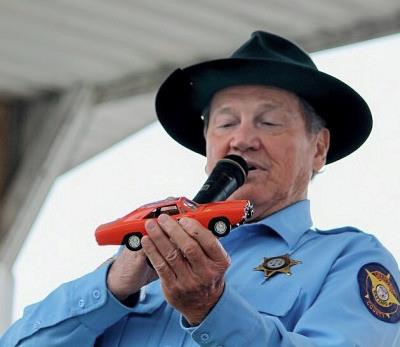 Sonny Shroyer ha recitato in Hazzard Sonny Shroyer, Enos in Hazzard