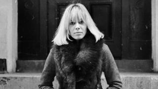 L'attrice Anita Pallenberg è morta Anita Pallenberg in posa sul set