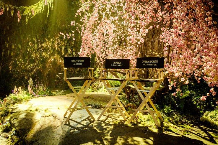 Angelina Jolie sarà di nuovo Malefica: iniziate le riprese di Maleficent 2 Prima foto ufficiale dal set di Maleficent 2
